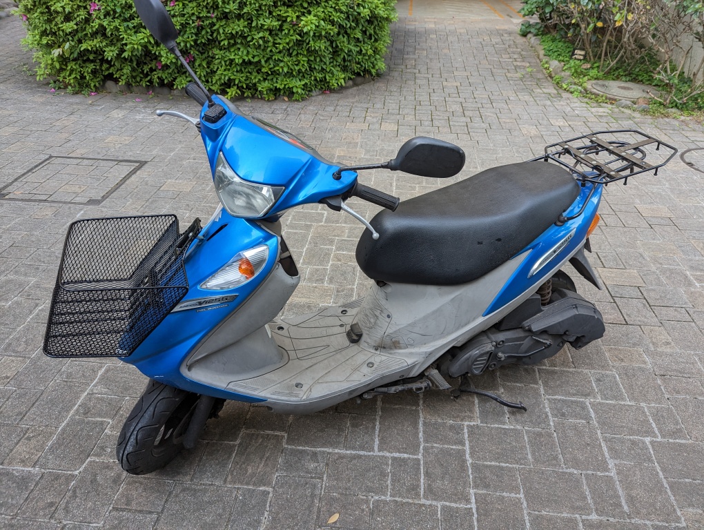 スズキ アドレス V125G に純正メッシュフロントバスケットを取り付けて