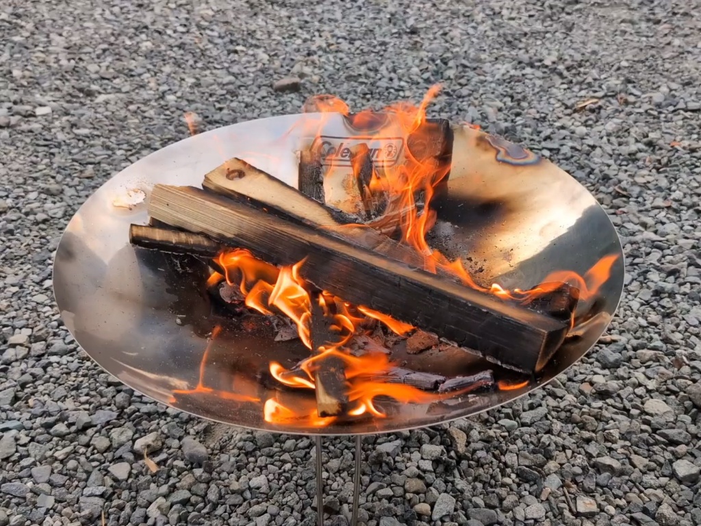 コールマンの焚き火台ファイヤーディスクと対応するゴトクをレビュー